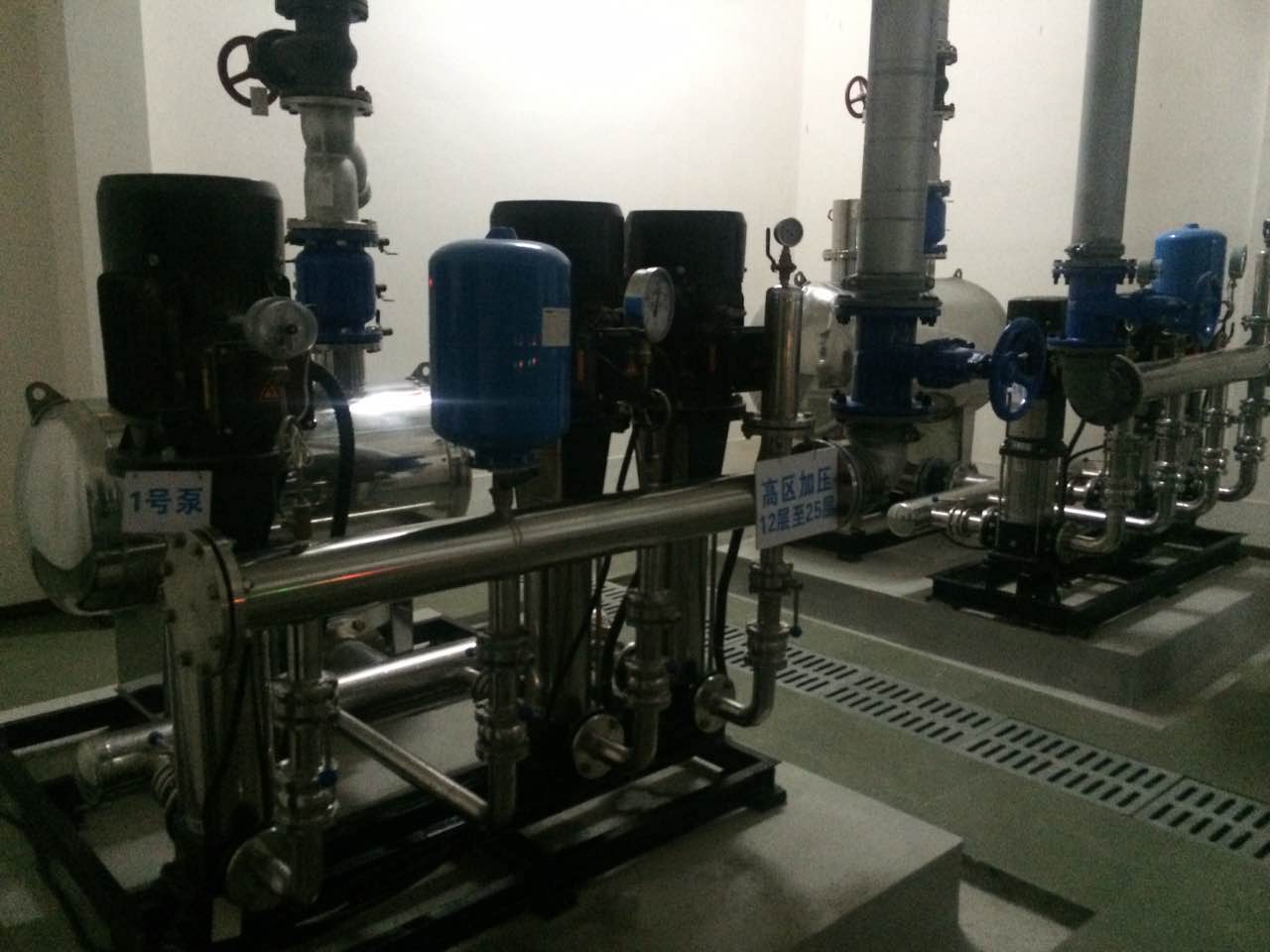 高樓二次加壓供水設(shè)備一套價(jià)格大概多少